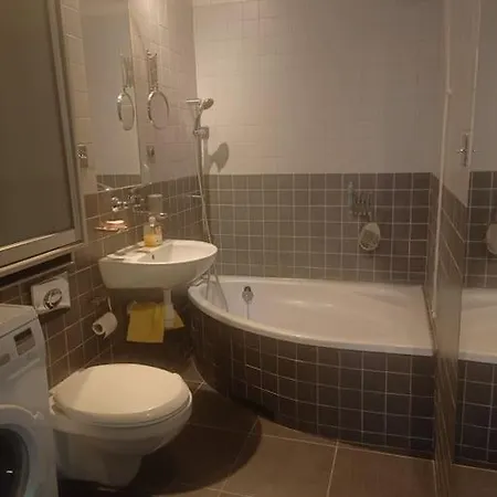 Student Apartment *